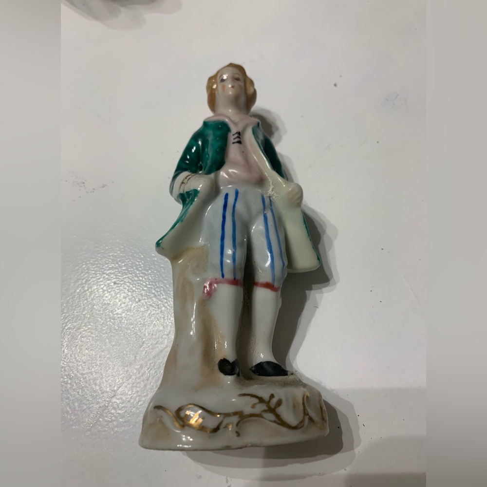 Colonial Figurine UCAGCO Occupied Japan Man Hand Paint Gold Accent T Vintage - Picture 4 of 8